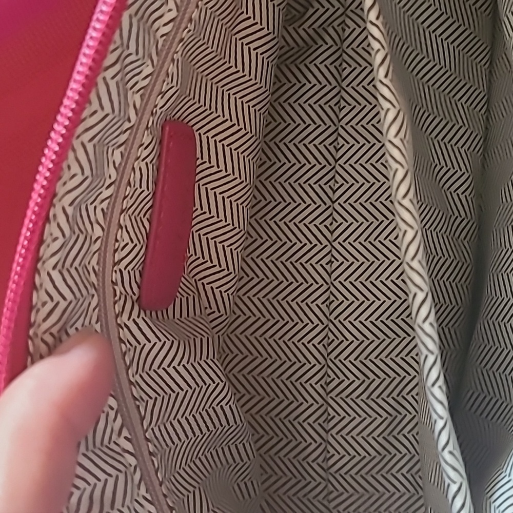 XOXO Pink Glossy Shoulder Bag with Gold Hardware - Picture 5 of 6
